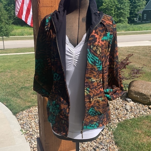 Zenergy by Chicos jacket size 2 for layering euc great colors for a stap… - Picture 7 of 12
